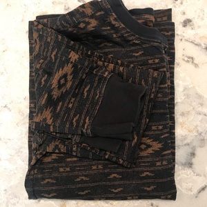 GAP Men’s Medium Long Sleeve Aztec Print T-Shirt